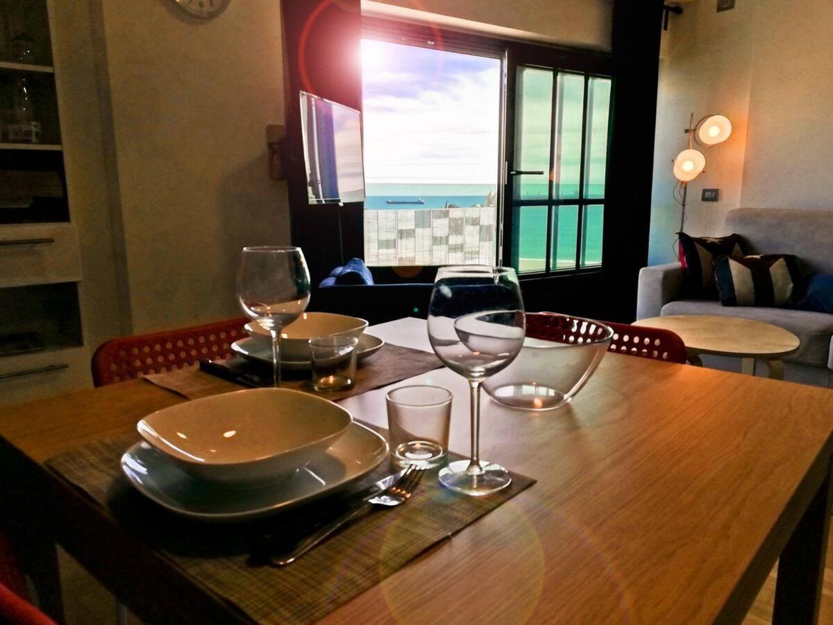 Modern & Bright Flat - 2 Min From The Sea Apartment Savona Luaran gambar