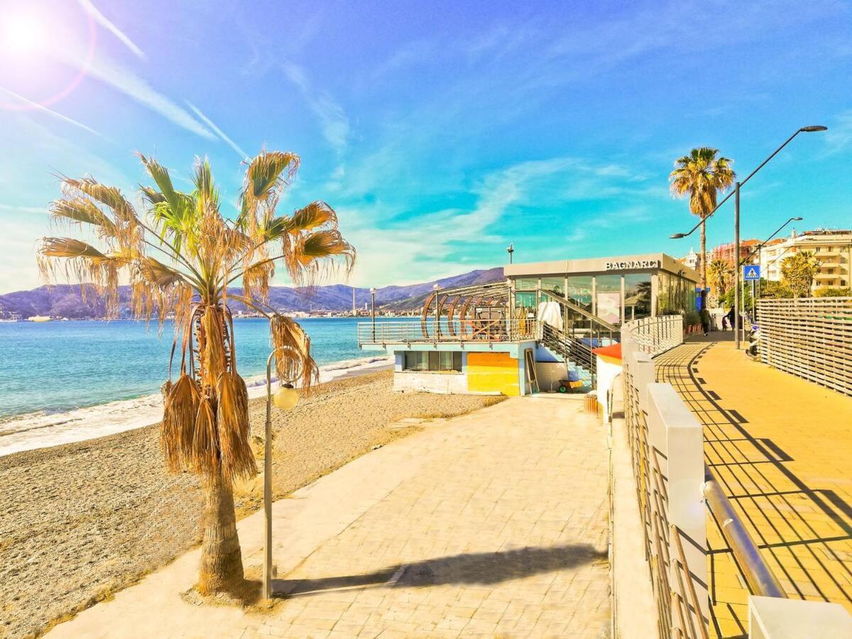 Modern & Bright Flat - 2 Min From The Sea Apartment Savona Luaran gambar