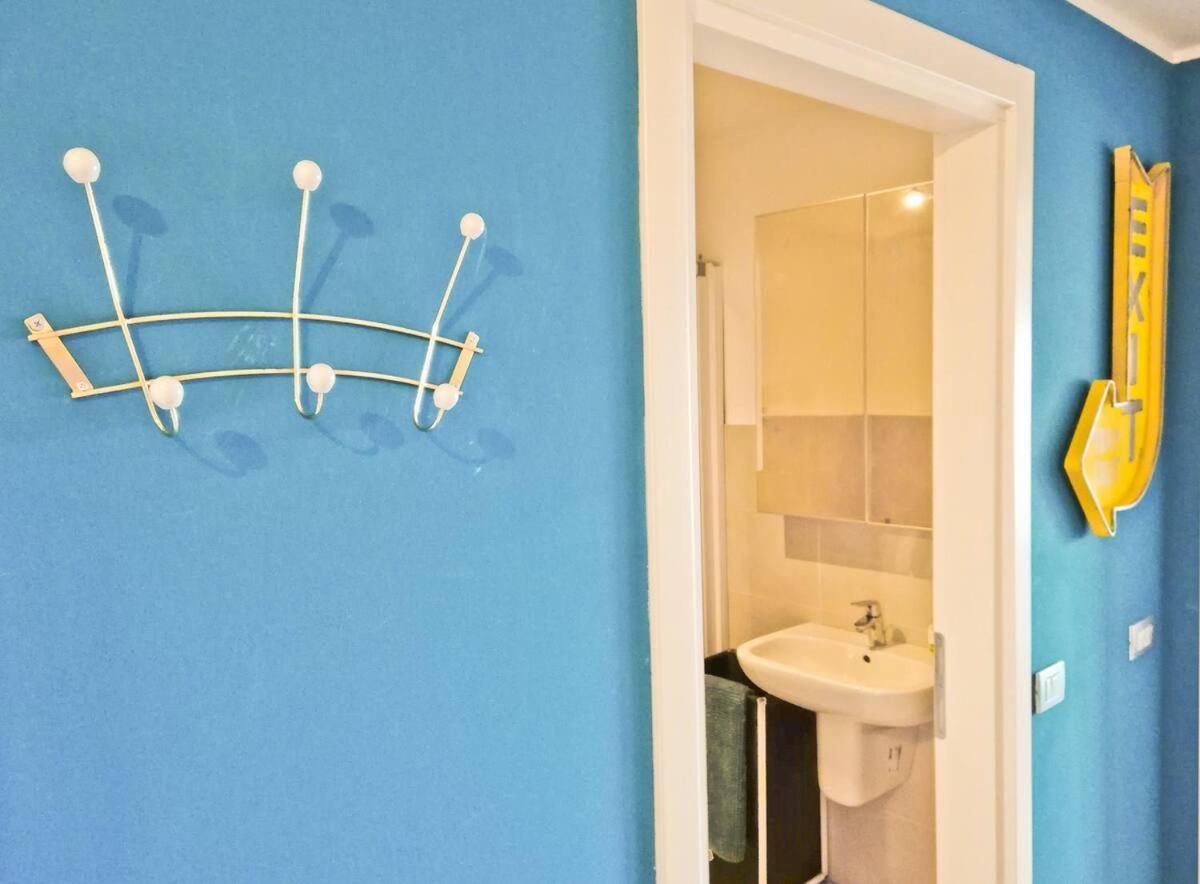 Modern & Bright Flat - 2 Min From The Sea Apartment Savona Luaran gambar