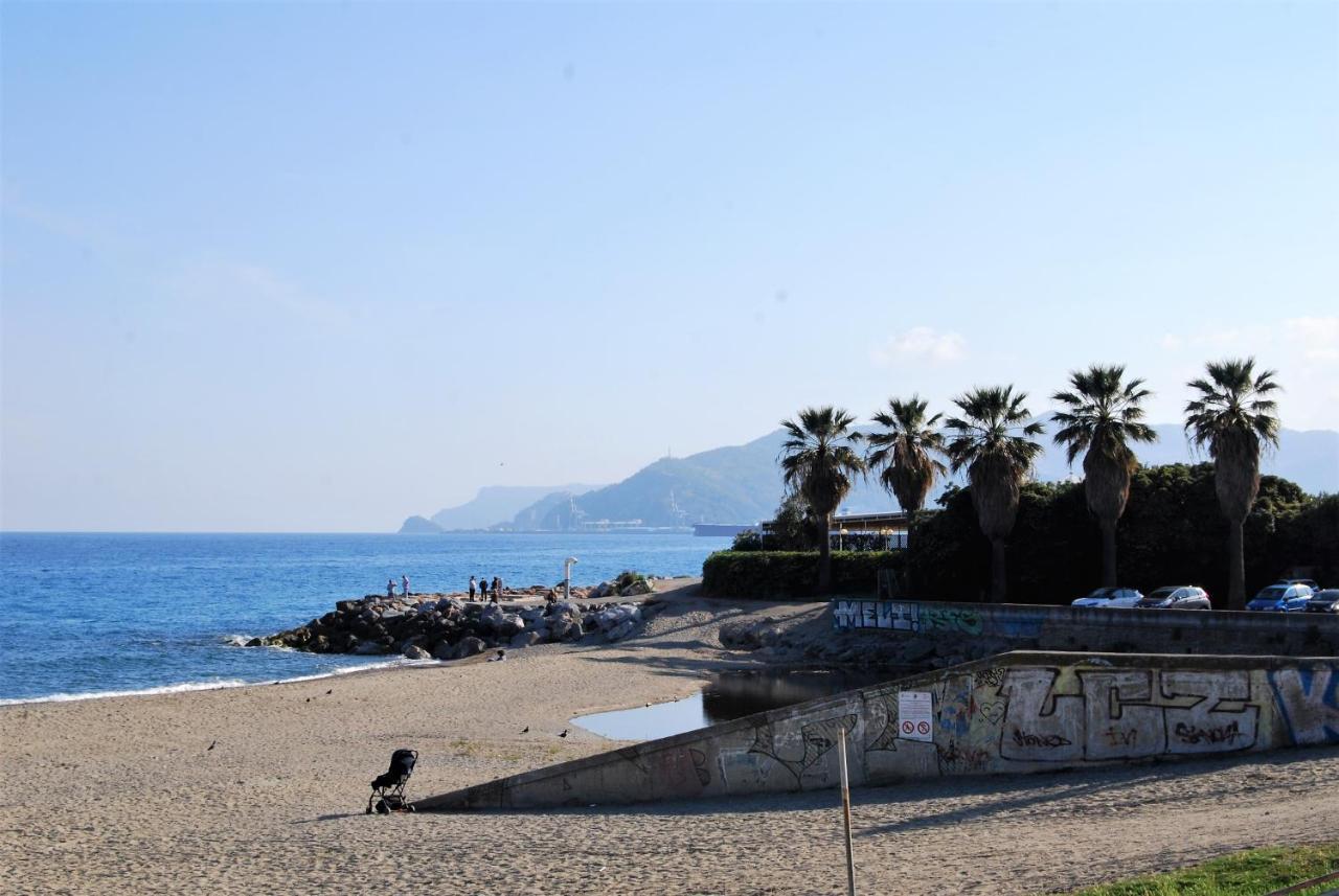 Modern & Bright Flat - 2 Min From The Sea Apartment Savona Luaran gambar