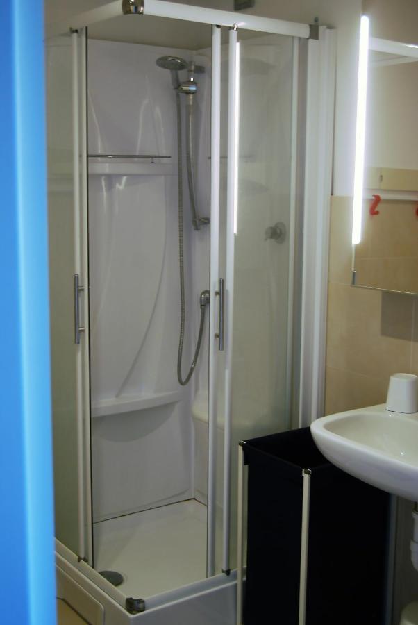 Modern & Bright Flat - 2 Min From The Sea Apartment Savona Luaran gambar