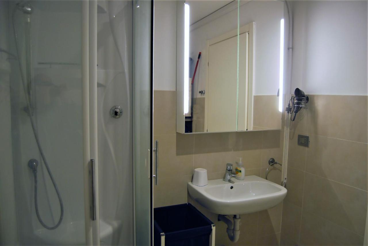 Modern & Bright Flat - 2 Min From The Sea Apartment Savona Luaran gambar